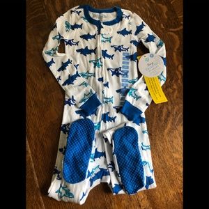 Brand New / Never worn with tags / Shark Boys 4T Sleeper. Grippers on the feet.